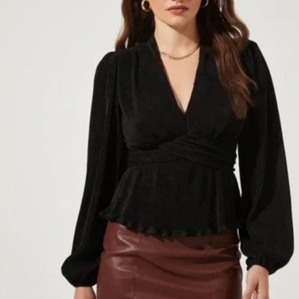 ASTR The Label Pleated Surplice Long Sleeve Peplum Top Black size M